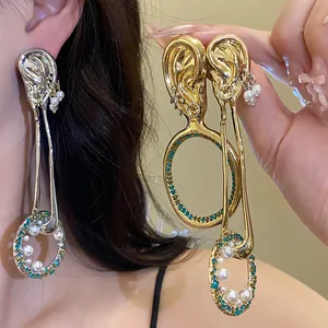 Orecchini pendenti vintage a forma di orecchio con perle e strass blu decorati