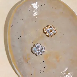 Elegant flower-shaped zircon ear clips with gold and silver plating for non-pierced ears