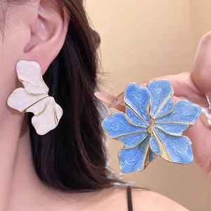 Vintage Alloy Flower Stud Earrings With Silver Earring Post Gold Plated Retro Floral Enamel Earrings For Women Fashion Jewelry