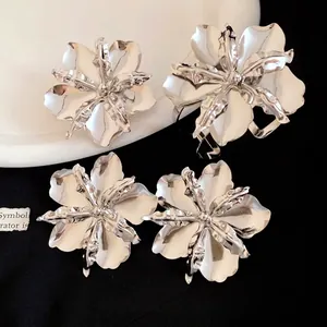 Exaggerated vintage style high-shine metallic silver flower open rings for women.