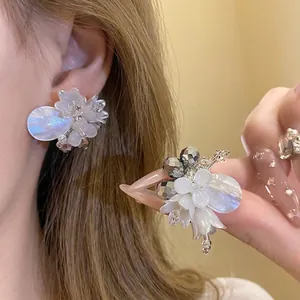 Eleganti Orecchini a Bottone con Fiore di Cristallo Goccia d'Acqua Perla Artificiale con Perno in Argento Sterling 925 Gioielli