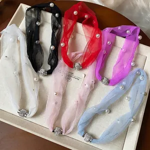 Eleganti collane magnetiche in rete e perle con chiusura in strass in vari colori