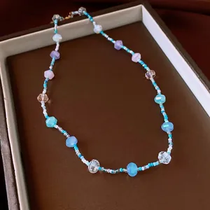 Collier artisanal en perles de verre colorées pour femmes au style estival