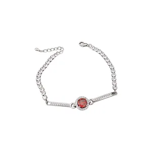 Bracciale vintage con zircone rosso tondo e accenti di cristallo bianco, finitura argento