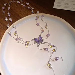 Elegante zweilagige Perlen- und Kristallkette mit Schmetterlings-Quastenanhänger.
