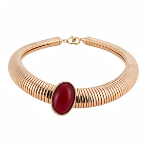 Collana girocollo a coste dorata con grande pietra ovale in resina rossa