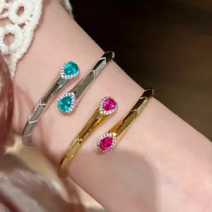 Lussuoso Bracciale Rigido Aperto in Rame Intarsiato con Zirconia a Pera Bracciale a Goccia d'Acqua Micro Pavè Gioielli da Donna