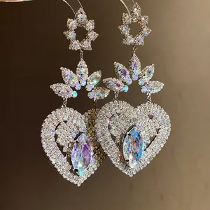Elegantes pendientes corazón vintage con flores de cristal y brillantes piedras AB de lujo