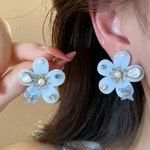 Pendientes de Botón de Flor Azul con Flocado Poste de Plata de Ley 925 Perla Artificial Circonia Mariposa para Mujer