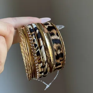 Vintage Leopard Print Alloy Bangle Set For Women Gold Plated Rhinestone Artificial Leather Bracelet Fashion Jewelry Accessory