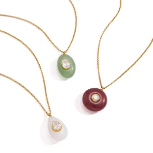 Colliers élégants en acier inoxydable avec pendentifs en résine, formes goutte et ovale