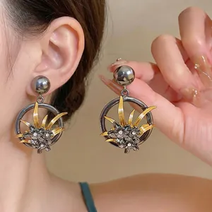 Orecchini Vintage Gotico Scuro Tondo Traforato Floreale In Lega Oro Canna Di Fucile Con Strass Perno In Argento