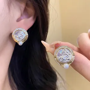 Boucles d'Oreilles Clous Rondes Vintage Tête de Cheval Perle Artificielle Incrustées de Zirconia Ton Or Argent Bijoux Rétro Luxe