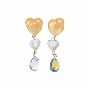 Eleganti orecchini pendenti a cuore e goccia con finitura dorata in resina