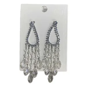 Orecchini pendenti vintage francesi con zirconi brillanti e perle eleganti.
