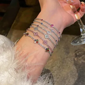 Lussuoso Bracciale a Fiore in Zirconia per Donna Rame Catena Regolabile Gioielli a Mano Floreali Scintillanti Accessorio Elegante di Moda