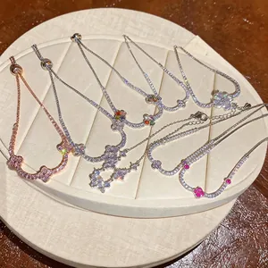 Elegante collezione di bracciali con fiori in zircone in finitura argento e oro rosa