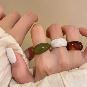 Bague en Résine Ovale Style Maillard pour Femme Rétro Géométrique Grosse Bague de Doigt Mode Bijoux Faits à la Main