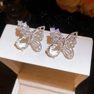 Boucles d'Oreilles Clous Ajourées Papillon Goutte d'Eau Cuivre Zirconia Incrusté Bijoux de Luxe pour Femmes