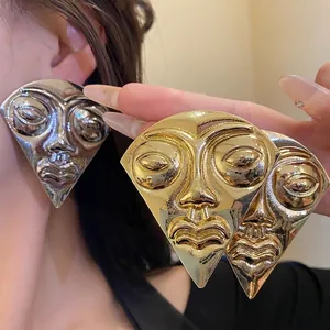 Vintage Alloy Fan-Shaped Human Portrait Stud Earrings For Women Exaggerated Abstract Face Relief Statement Earring With Silver Earring Post