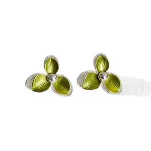Boucles d'oreilles fleurs en émail vert style forêt avec tige en argent pour femmes