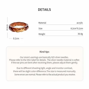Dettaglio con dimensioni e materiali del bracciale in acrilico ambrato