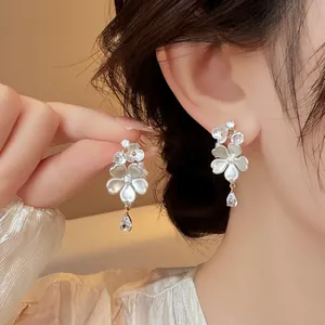 Niche Design Flower Water Drop Zirconia Earrings For Women Elegant Artificial Pearl Inlaid Copper Gold Plated Drop Earrings Spring Jewelry