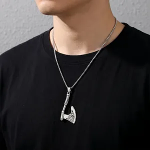 Herren Vintage Wikinger Streitaxt Anhänger Halskette aus robustem Edelstahl am Modell
