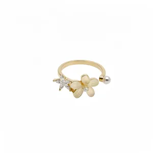 Elegante anello aperto regolabile placcato oro con fiori in occhio di gatto e perla delicata