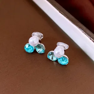 Eleganti orecchini a clip con cristallo blu e perla per orecchie non forate stile lusso