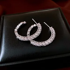Orecchini a Bottone Minimalisti a C con Zirconia per Donna Gioielli in Rame con Perno in Argento Eleganti Orecchini Tondi
