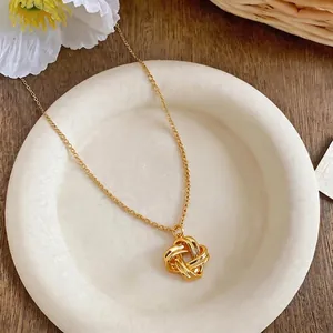 Élégant collier vintage français avec pendentif fleur dorée torsadée pour bijoux de mode