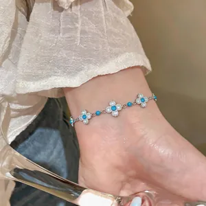Elegante bracciale a fiori in argento con pietre blu e splendidi zirconi cubici