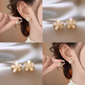 Luxury 18K Gold Plated Alloy Flower Stud Earrings With Cat's Eye Stone Zirconia Silver Post Fashion Jewelry For Women