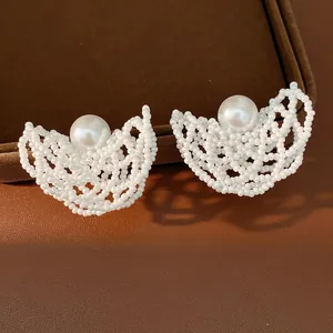 Lussuosi Orecchini a Bottone Traforati Tondi con Perline Perno in Argento Eleganti Orecchini con Perla Artificiale Gioielli Donna