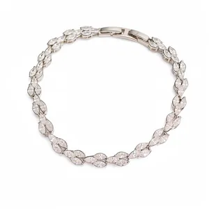 Élégant bracelet feuille en zircone marquise doté d'une finition argentée polie