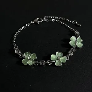 Elegant Alloy Cat's Eye Stone Four-Leaf Clover Bracelet For Women Silver Plated Green Opal Rhinestone Inlaid Fashion Jewelry