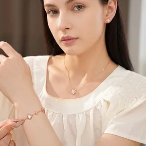 Elegante conjunto de joyas de flores de circón rosa con collar, pulsera y pendientes