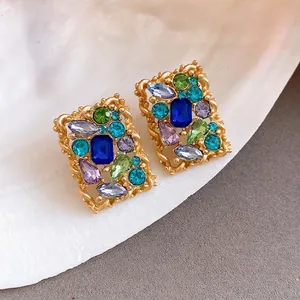 Orecchini rettangolari stile vintage con cristalli colorati e finitura dorata