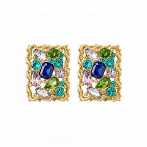 Eleganti orecchini vintage placcati in oro a forma rettangolare con cristalli colorati