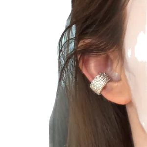 Ear cuff de circonita plateada para orejas sin agujeros, joya estilo coreano