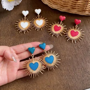Orecchini a pendente vintage a cuore con smalto a raggiera dorato in bianco rosso e blu