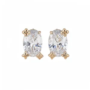 Elegante ovale Zirkonia-Ohrstecker mit 18k Vergoldung und dekorativen Sternmotiven