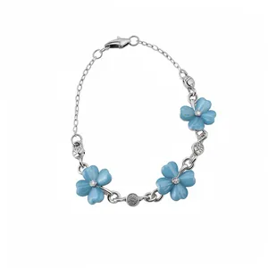 Elegante bracciale in argento con fiori blu occhio di gatto e accenti di strass lucenti