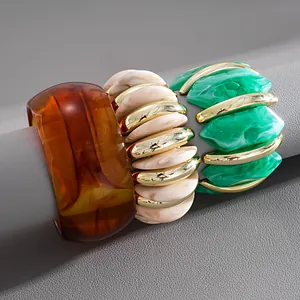 Braccialetti geometrici in acrilico marmorizzato in ambra, crema e verde retrò