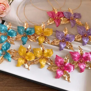 Vintage Enamel Flower Jewelry Set Alloy Electroplated Retro Palace Style Choker Necklace And Earrings For Women Daily Party