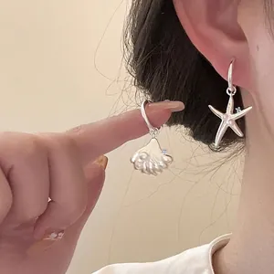 Orecchini Huggie Asimmetrici a Stella Marina e Conchiglia Per Donna Zirconia Perla Artificiale Intarsiata Gioielli Stile Marino