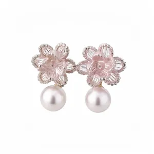 Eleganti orecchini a fiore con cristalli e pendenti di perle per donna dal design moderno