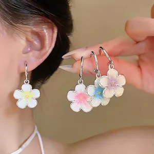 Orecchini a Bottone a Forma di C con Fiore in Smalto Perno in Argento Sterling 925 Lega Gioielli Floreali Freschi per Donna