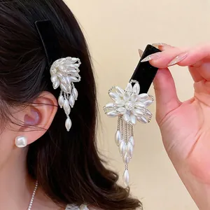 French Vintage Floral Artificial Pearl Hair Clip For Women Exquisite Velvet Alloy Glass Duckbill Clip With Tassel Elegant Hair Accessories